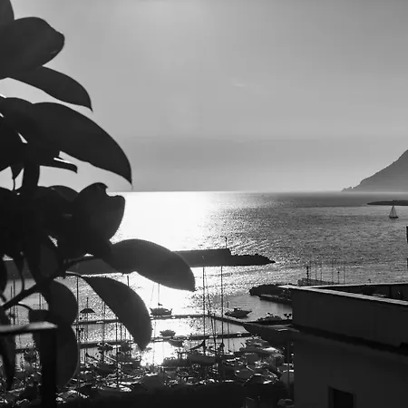Mareluna Penthouse - Luxury Bed & Breakfast Salerno