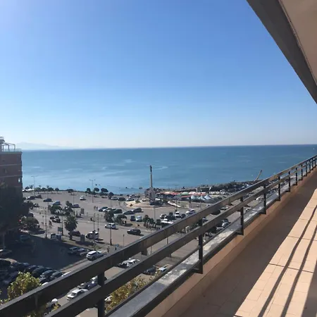 Mareluna Penthouse - Luxury Bed & Breakfast